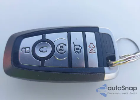 2021 Ford Escape Titanium z USA, uszkodzony, nr VIN 1FMCU9J90MUA30628